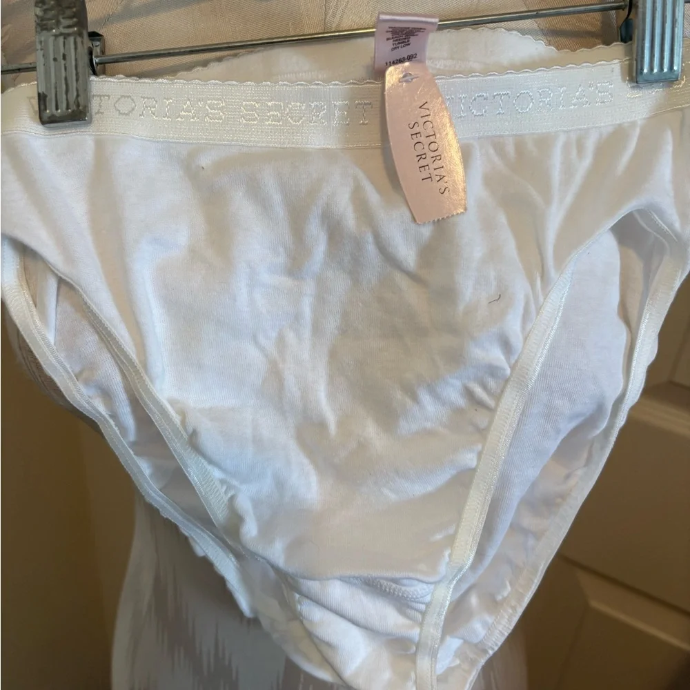 Victoria’s Secret panty white
Size Small NWT - Picture 4 of 8